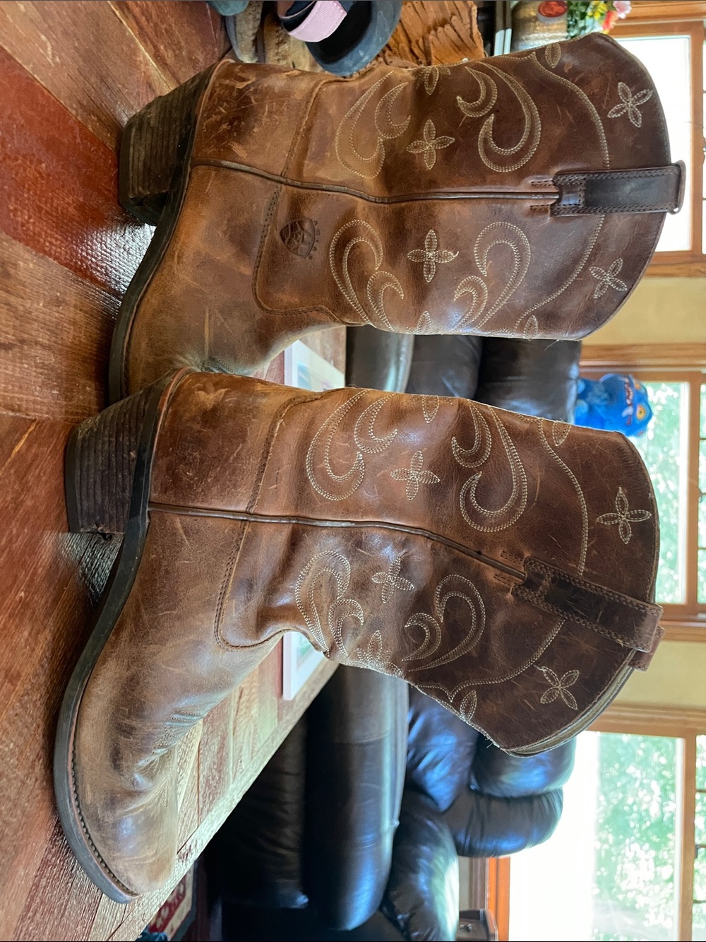 Woman’s Brown Embroidered Leather Western Boots - Picture 2 of 5